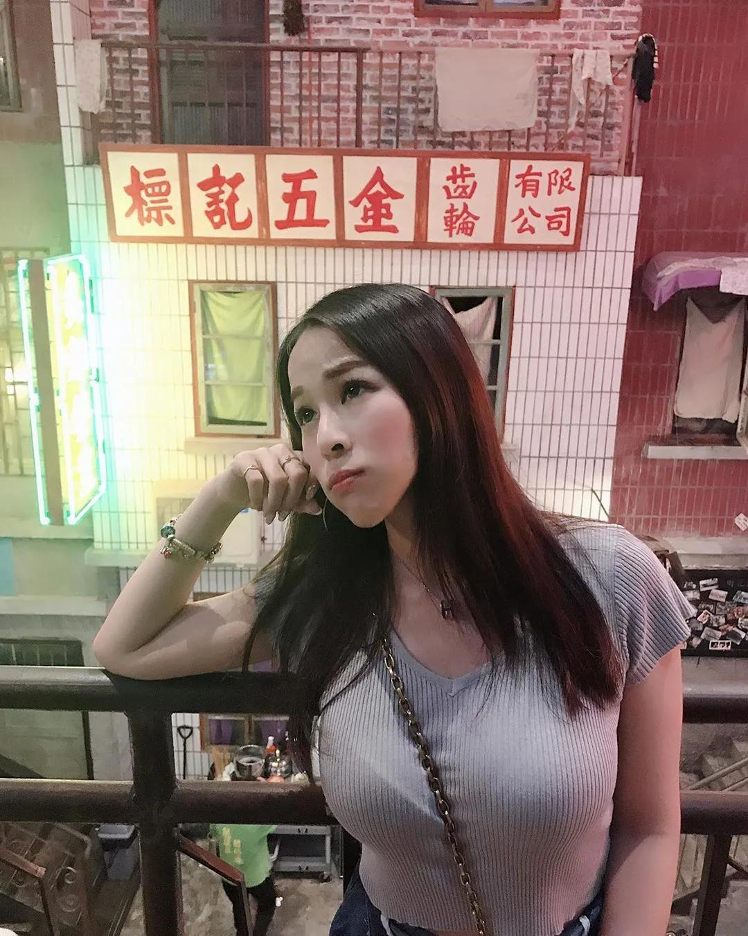 那双凶猛的嫩乳难以忽视，怎么看都很是辣眼〜陈安安Anna(2)