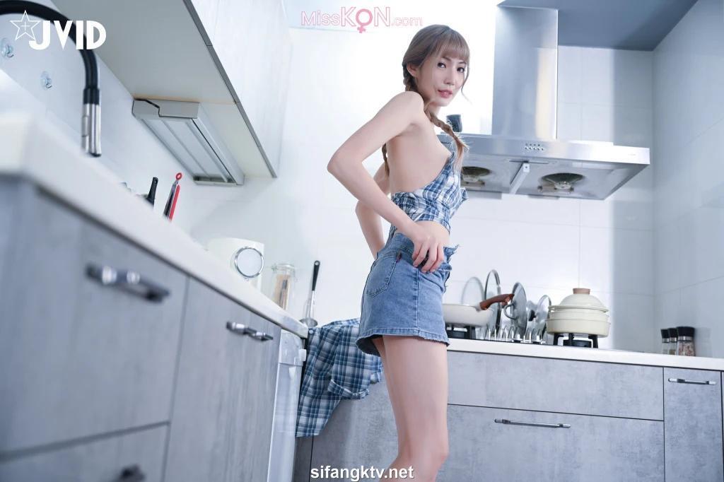 [JVID] 芷萱: 超大尺度私拍，斯文青春廚娘，四點全露 (132 photos )(52)