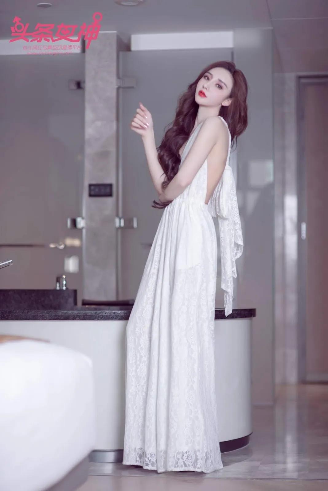 激似混血儿 瓦娅 性感长礼服 露出火辣白皙南半球(6)