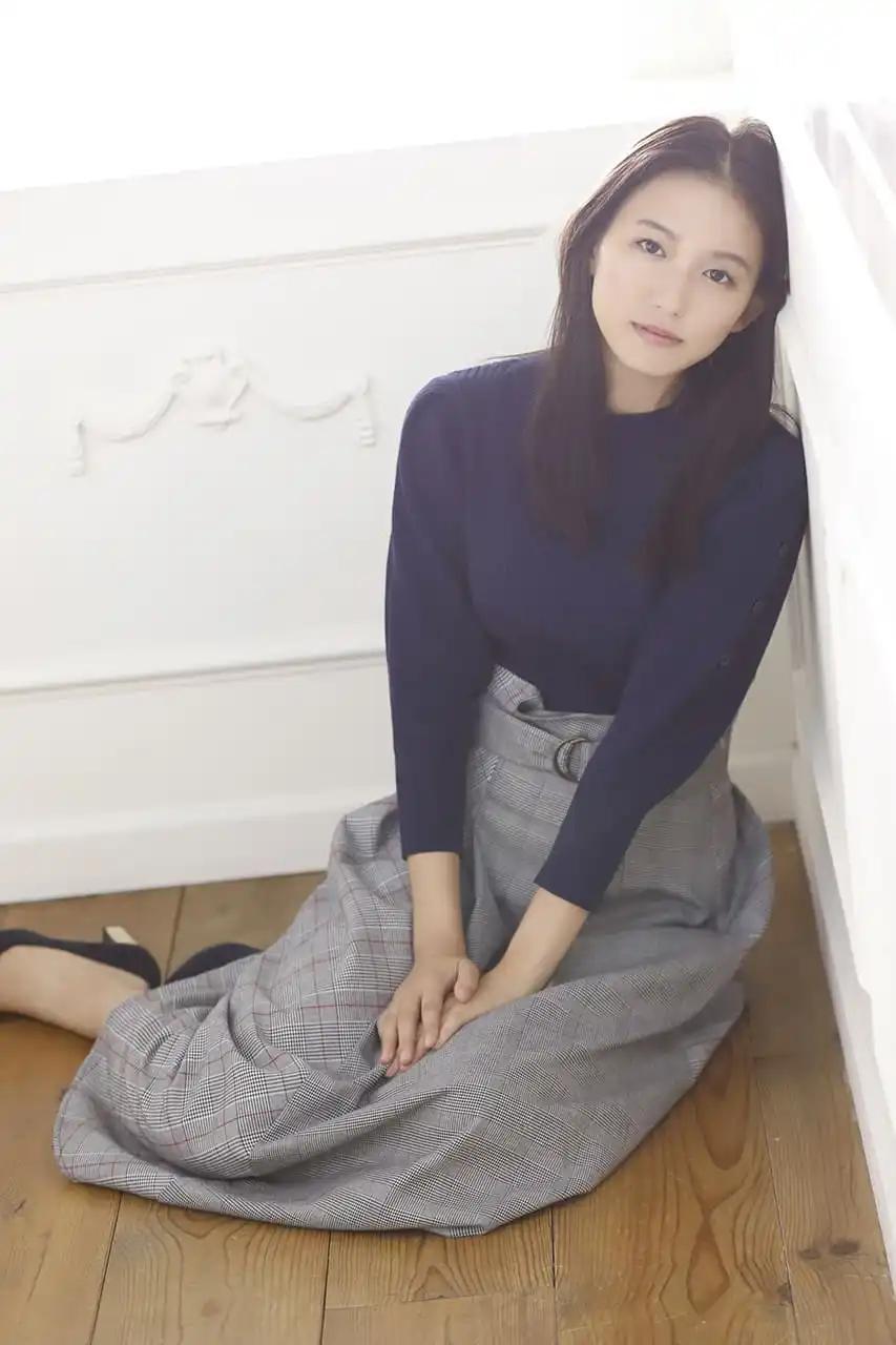 志田音々 天然笑颜配上抚媚身躯浑身酥麻(10)