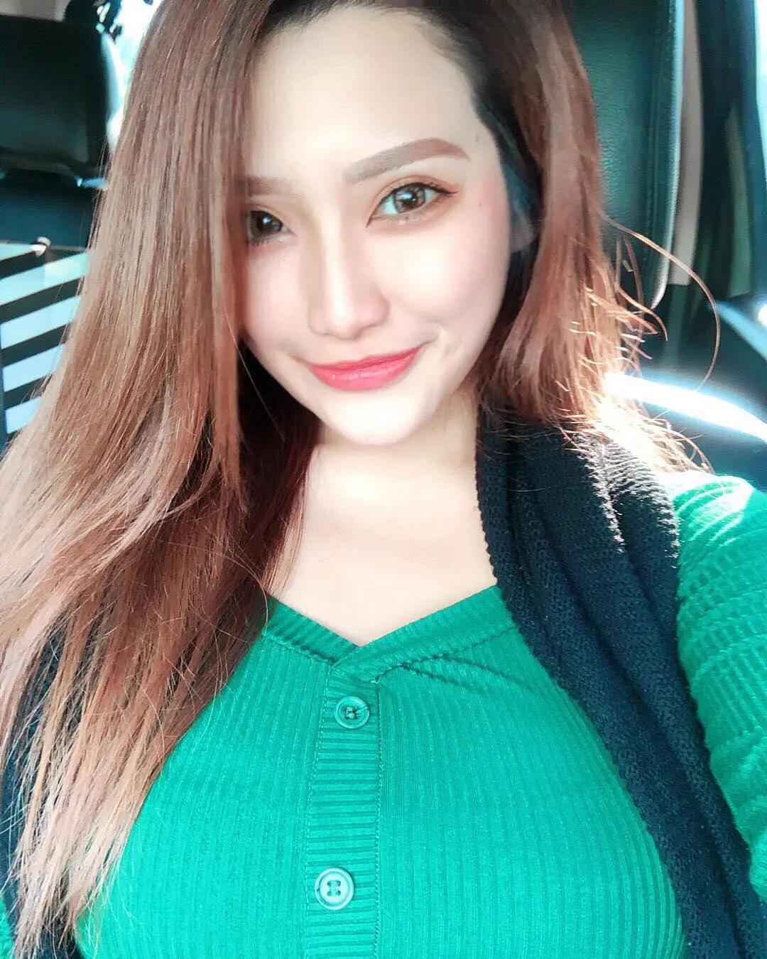 台湾Gina邱筠净吊带小背心吃甜品(6)