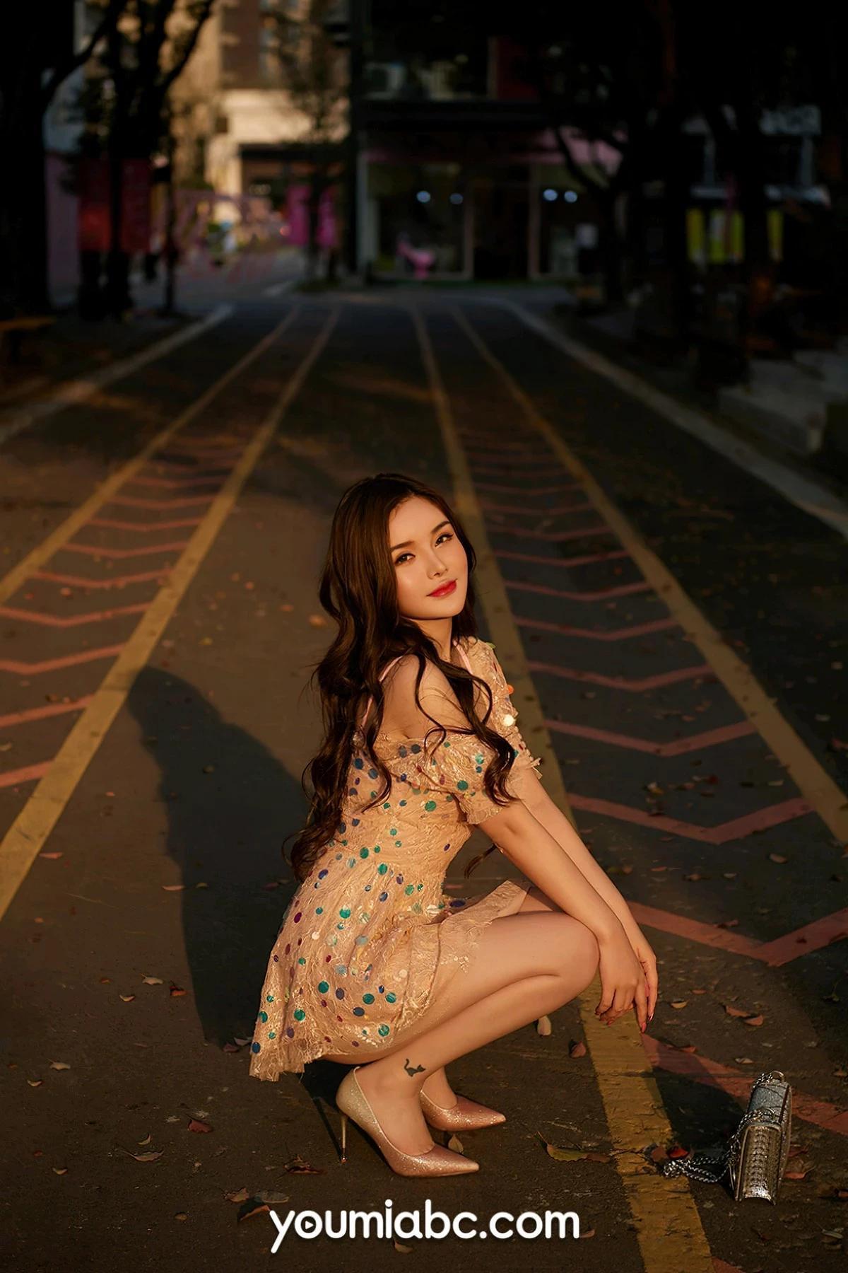 [YouMi尤蜜]Vol.815_模特陳宇曦戶外性感連衣裙+私房黑色內衣秀完美身材誘惑寫真26P(14)