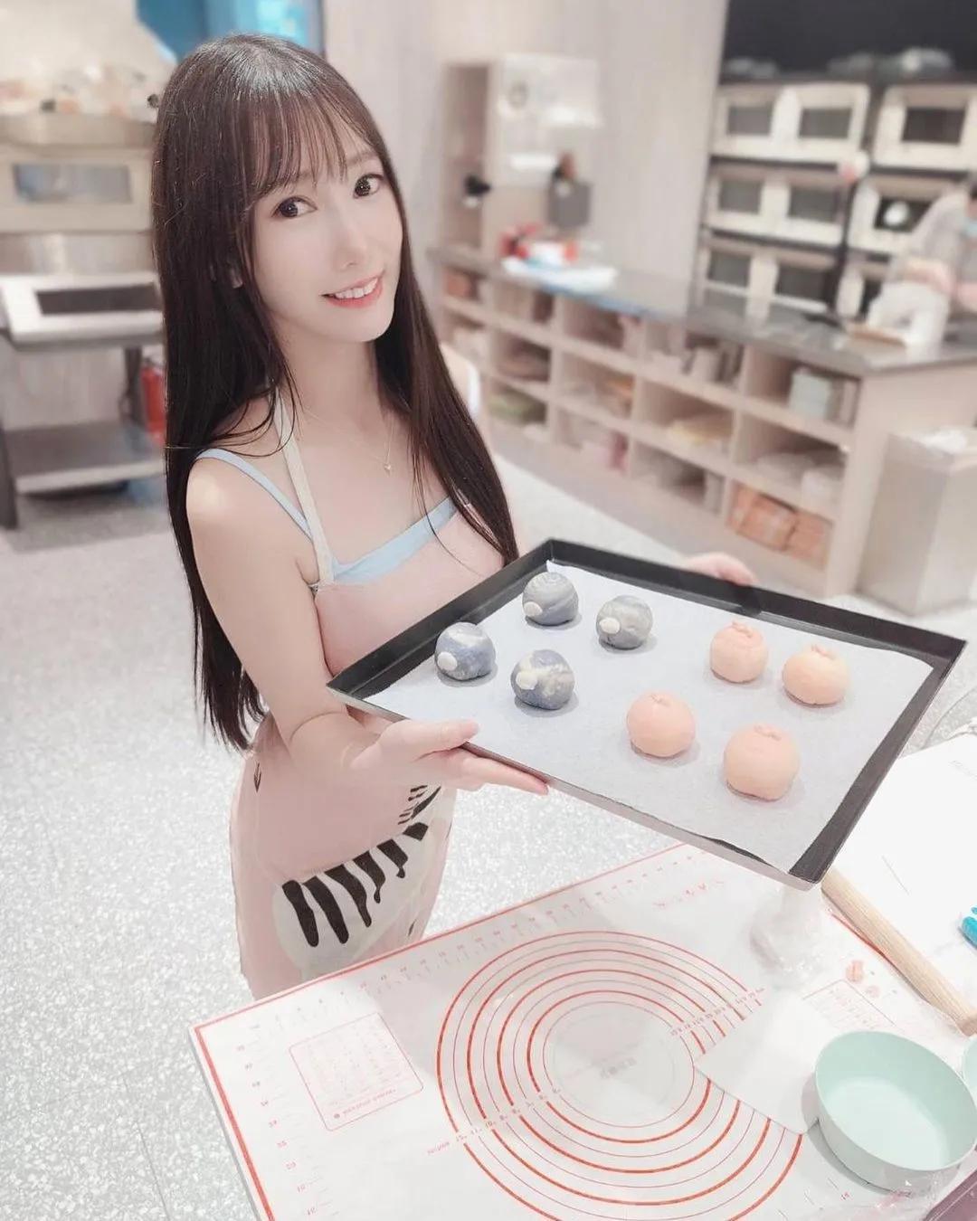 羞涩少女「又又」放学就解锁，扒开制服跳出「雪白大玉兔」(8)