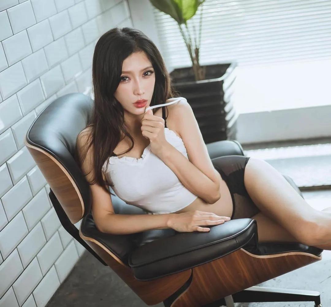 色气小兔兔「米可」销魂胴体撩拨敏感神经　性感Ｍ腿大开全面挑逗敏感神经(12)