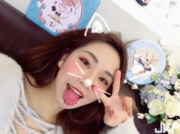 要多辣就有多辣！短发「气质空姐」身材超性感，隐藏在制服下的美乳与火辣腰身！-小湿妹图(15)