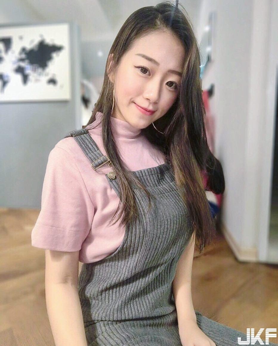 营养都吃到胸部去！甜美正妹巨乳溢出比基尼　大份量「奶半球」探头见客！-小湿妹图(6)