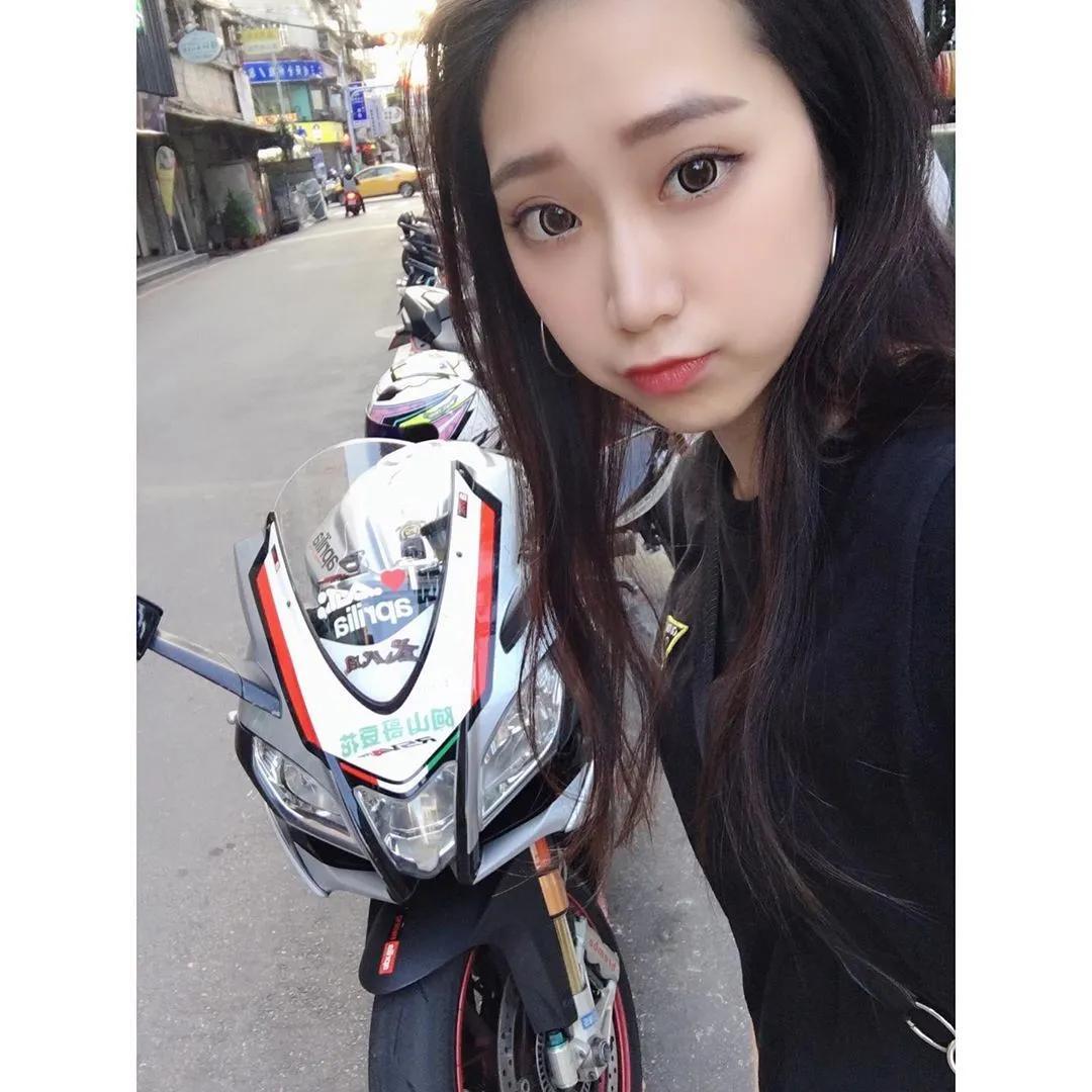正妹健身教练同时也是「重机女神」！爆乳骑车引起追焦太犯规-小湿妹图(9)