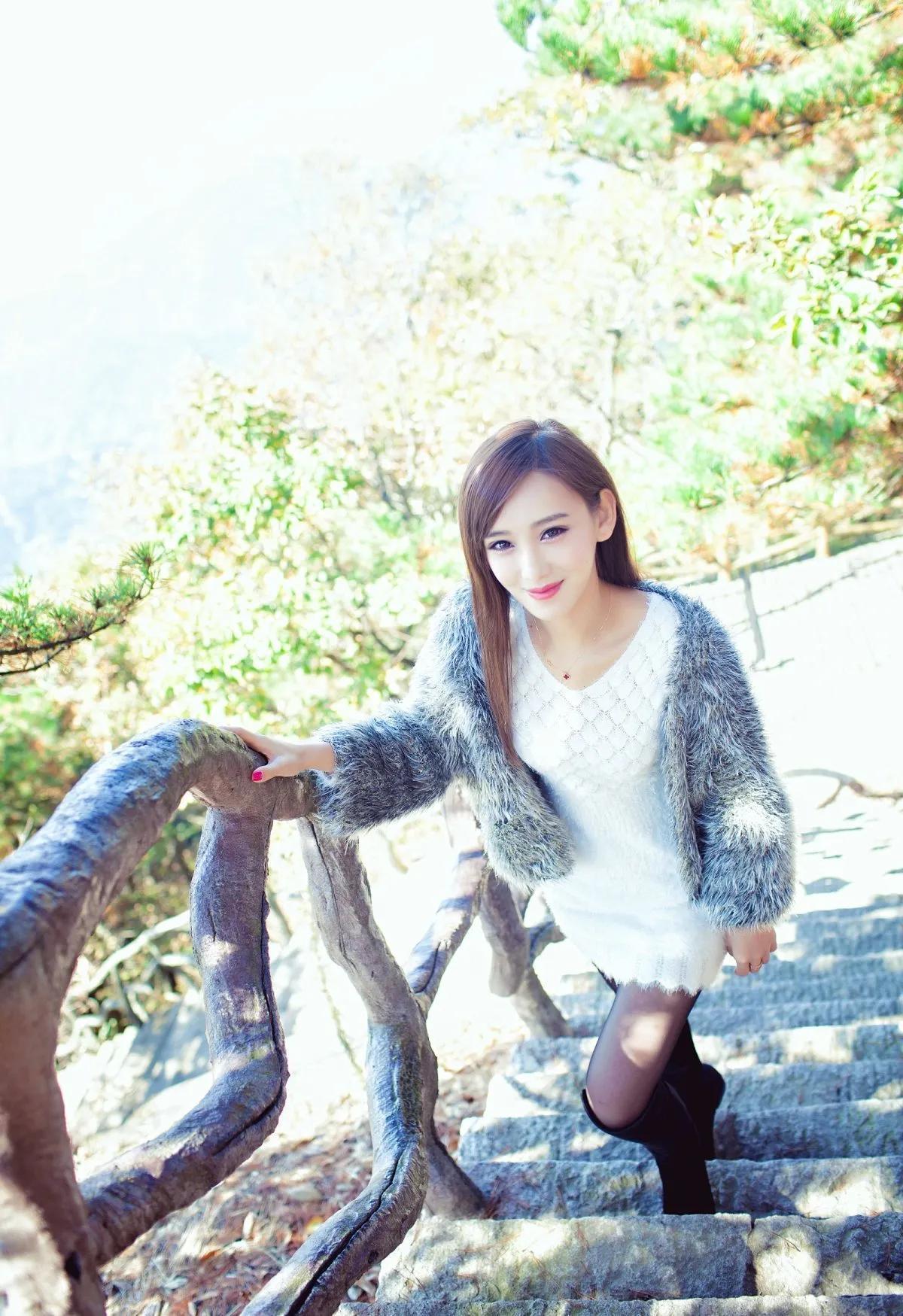 李玉洁Daisy时尚丽人黑丝美腿甜蜜旅拍图片(14)