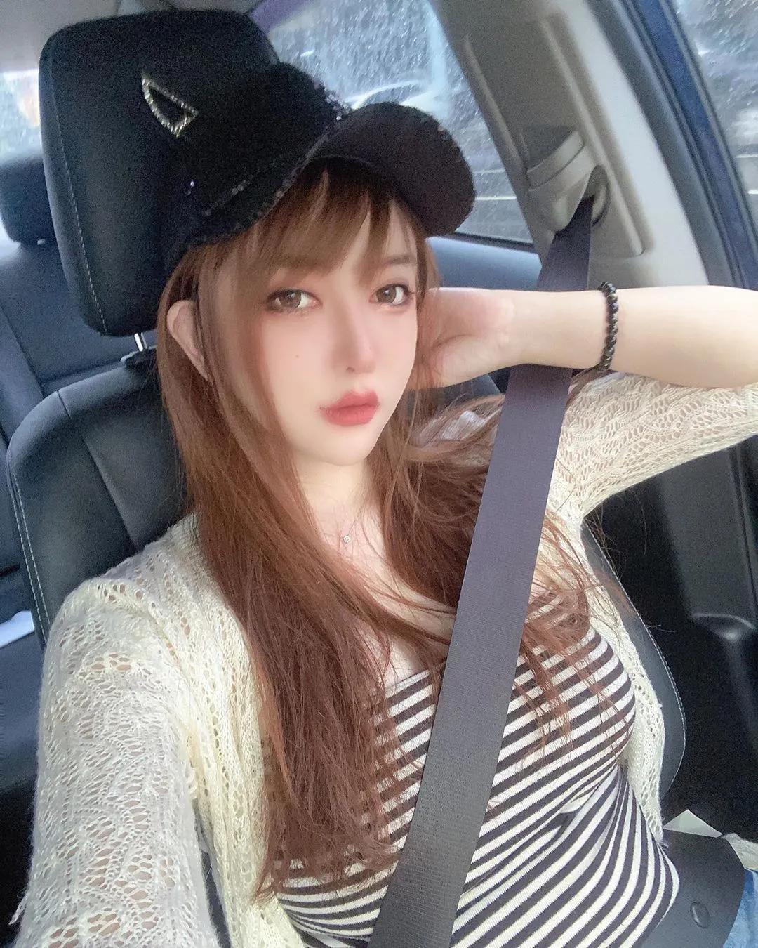 Lia Chao 身材爆好的妹子 网疯狂求门