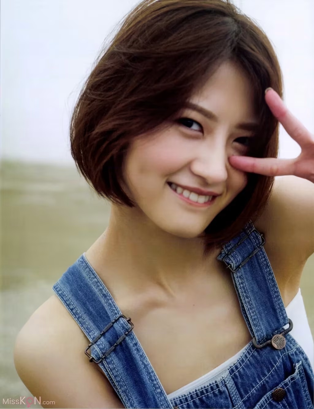 [JP] Yumi Wakatsuki (若月佑美)： 寫真集 アンド チョコレート (132 photos) - ( Page 1 / 2 )(10)