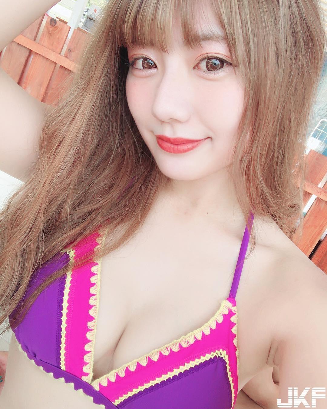 清纯学生妹脱下制服竟然有「发育过剩」的身材　浑圆奶球超饱满！-小湿妹图(12)