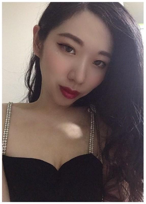 妩媚正妹MangoLai黑色细肩带内衣私房照大秀性感深沟辣翻网友(18)