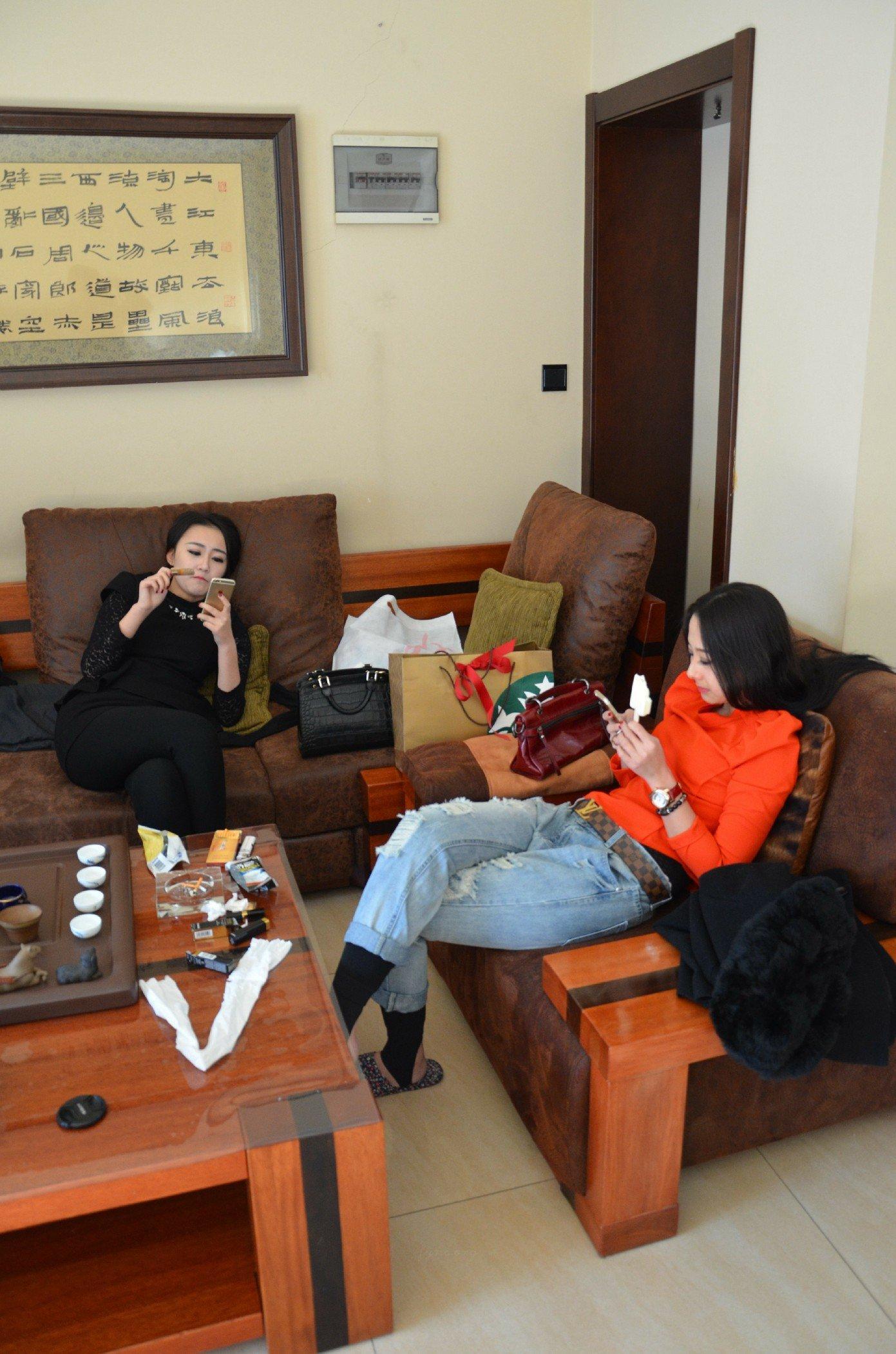 国模于子涵&闺蜜彤彤人体私拍套图-01(5)