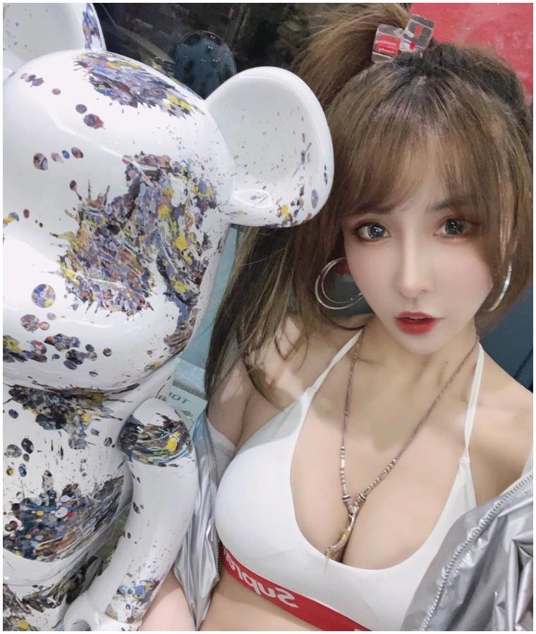 男人最爱不是比基尼？「性感教主」雪碧开箱「最受欢迎泳衣」　这款根本像没穿！-小湿妹图(2)