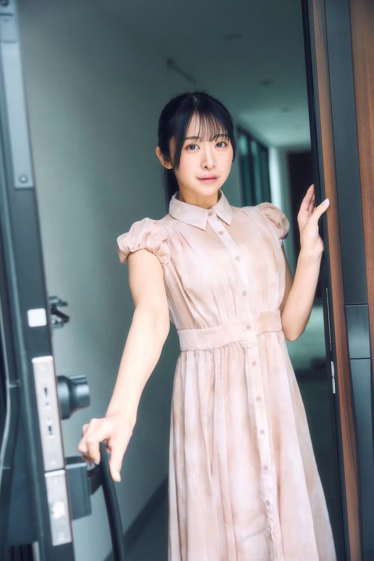 真島奈緒美《前輩的夫人》寫真集(2)