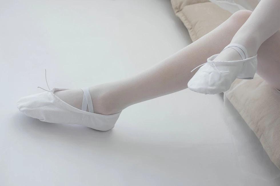 [愛花寫真]ALPHA007_白色高叉連體衣妹子私房白絲褲襪純白誘惑寫真156P(103)