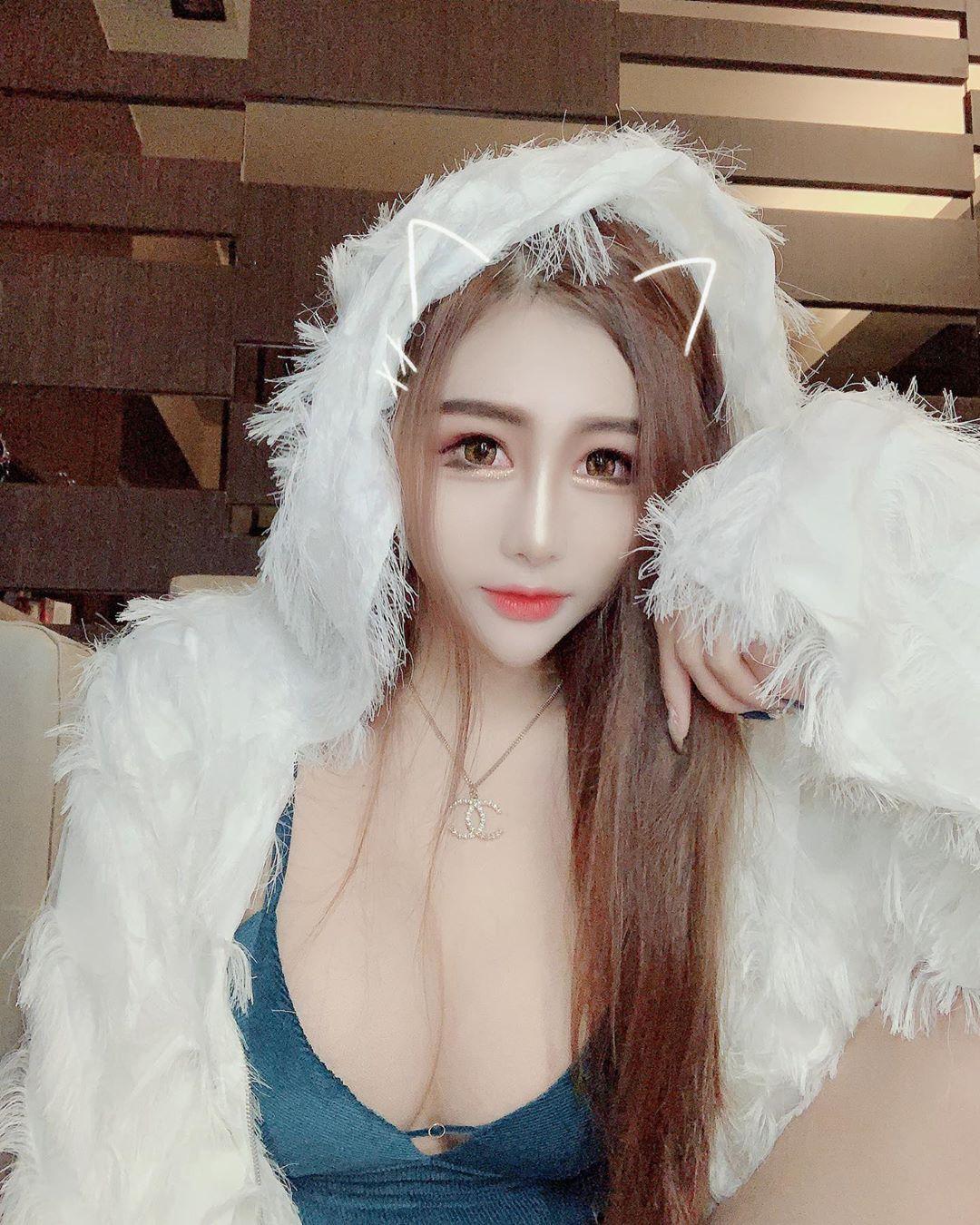 姬姬儿 超凶巨乳水蛇腰玉腿自拍照 忍不住多看几眼(20)