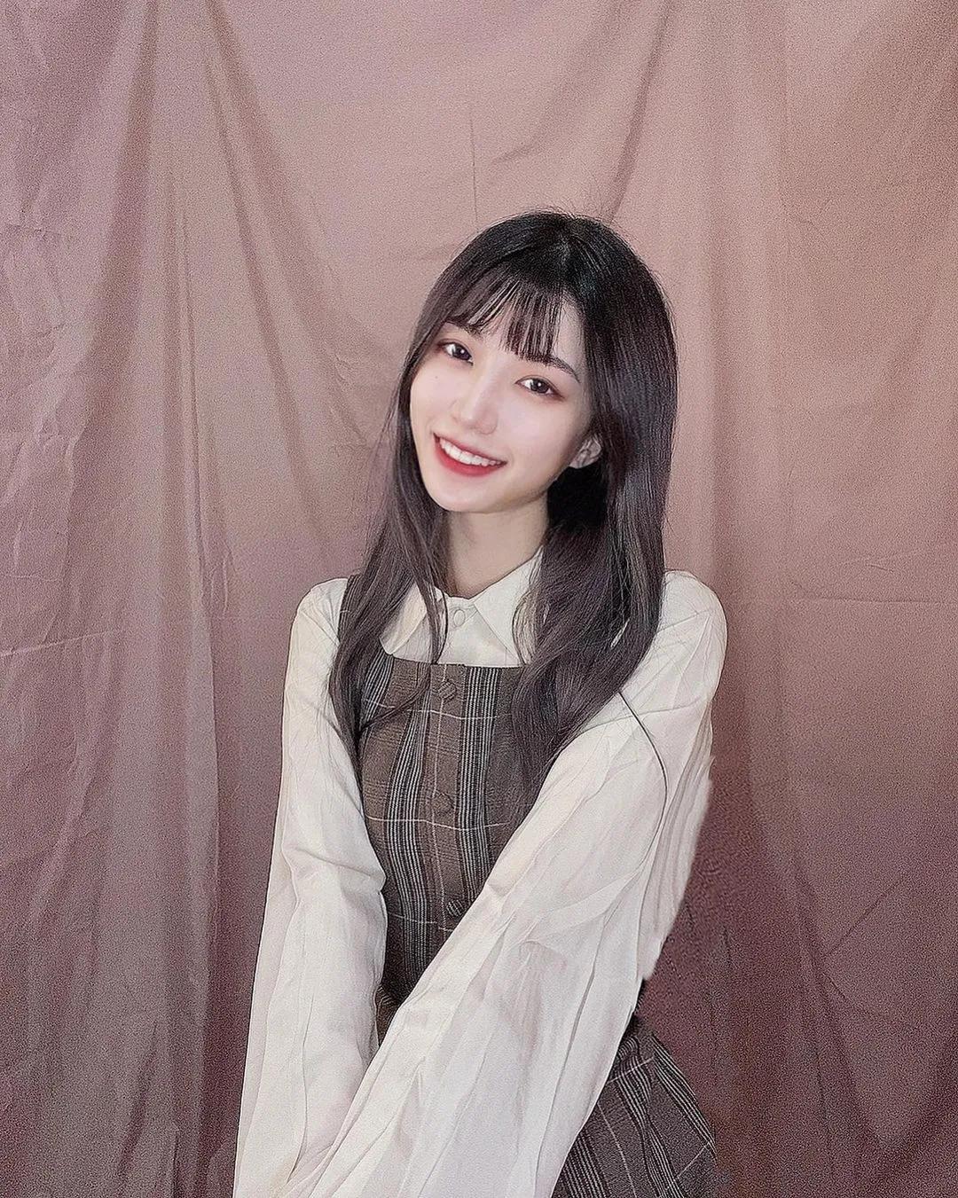 恋爱了！正妹女大生「惟蒨」户外美照好清新，背心衬托饱满曲线！-小湿妹图(13)