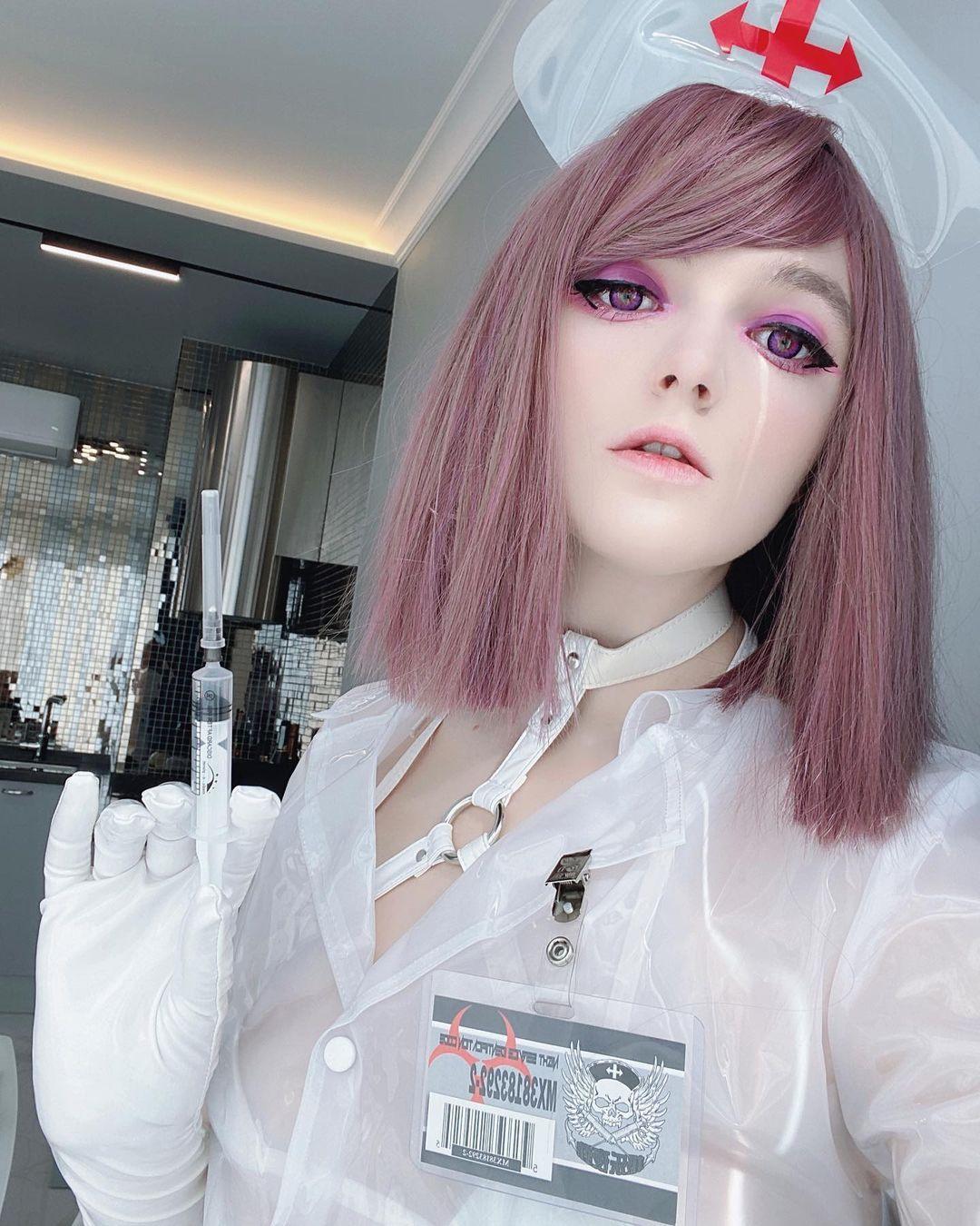 童颜嫩妹露底裤游走尺度边缘　看伪萝莉「合法撩欲」…只能抱紧处理了(7)