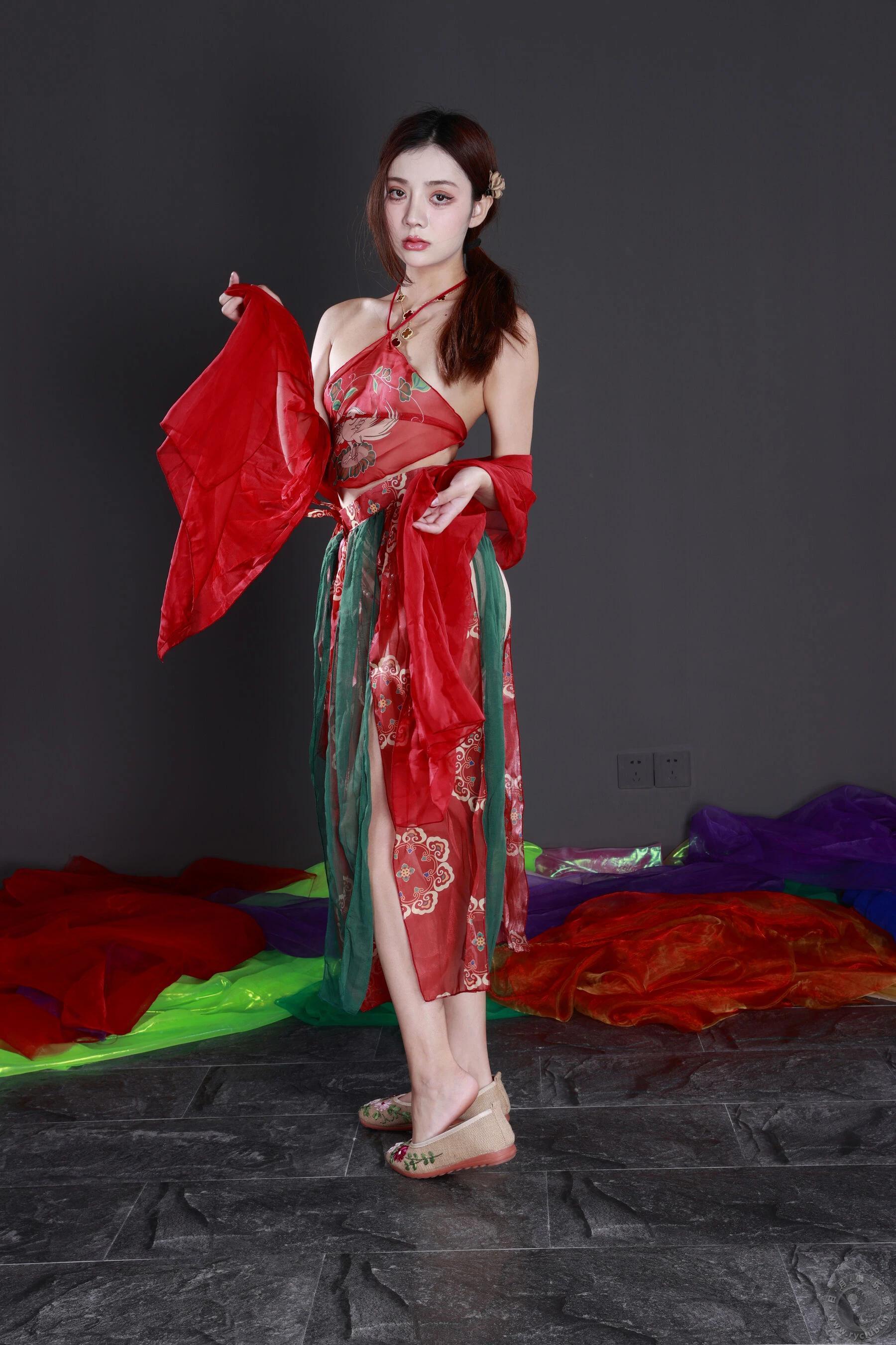 國模小羅私拍套圖 (160P)(99)