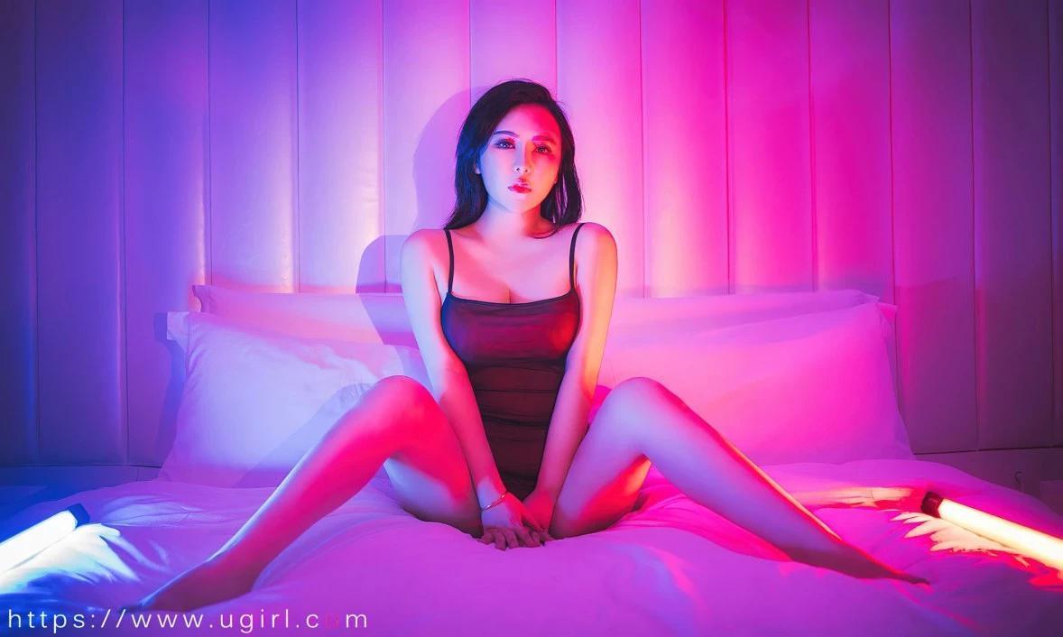 [Ugirls愛尤物]No.2499_模特伊諾私房低胸吊裙+浴室白襯衫濕身秀豐滿身材誘惑寫真35P(31)