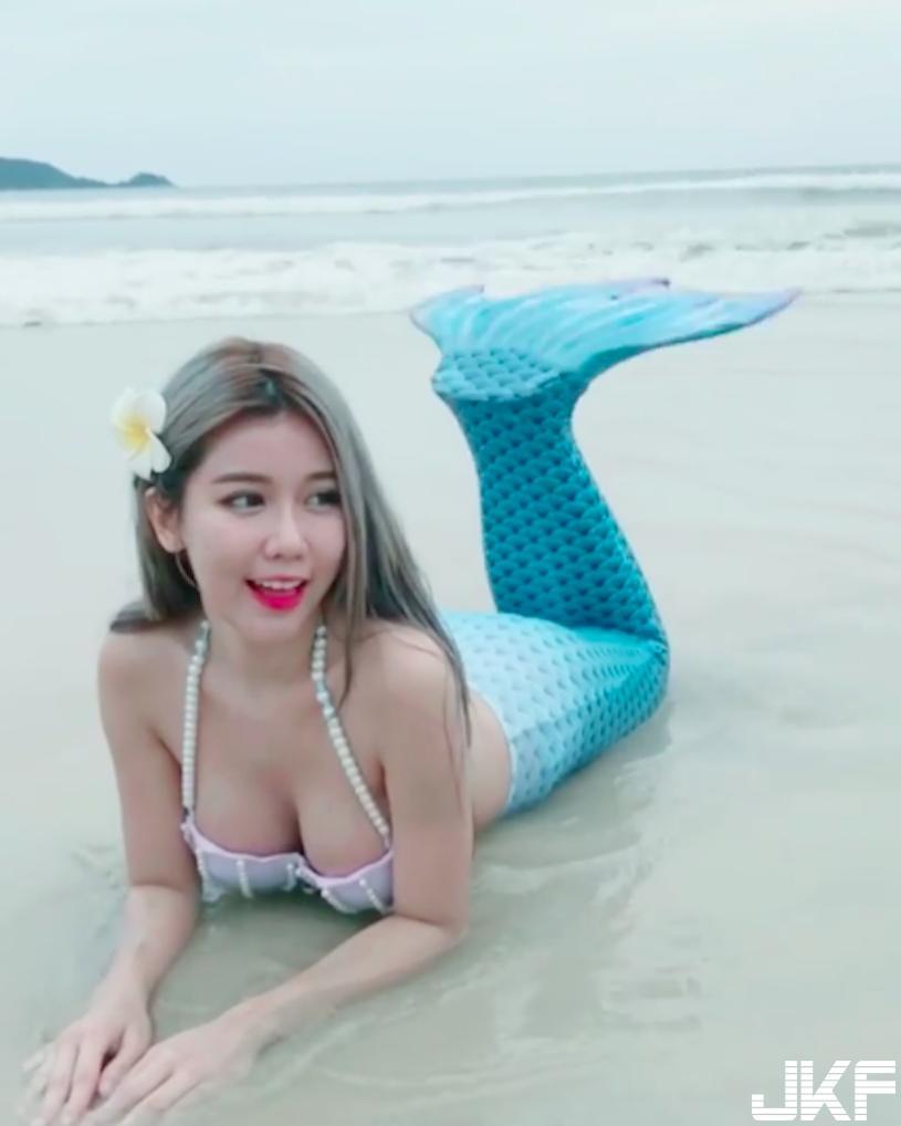 大马女神喝果汁！「碗公奶」快跟椰子一样大，这画面实在太美好…-小湿妹图(9)