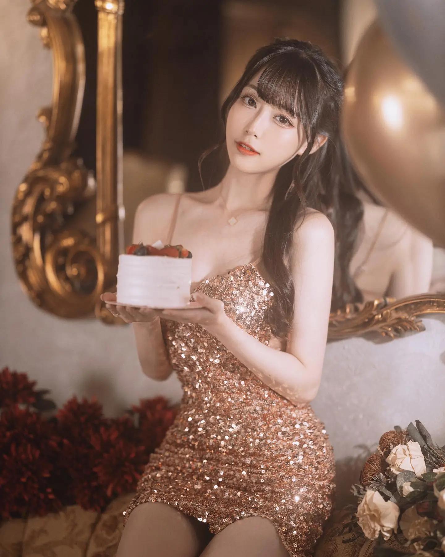 火辣姐姐「玮庭Angela」稚气脸蛋+情色肉体画面超冲击(18)