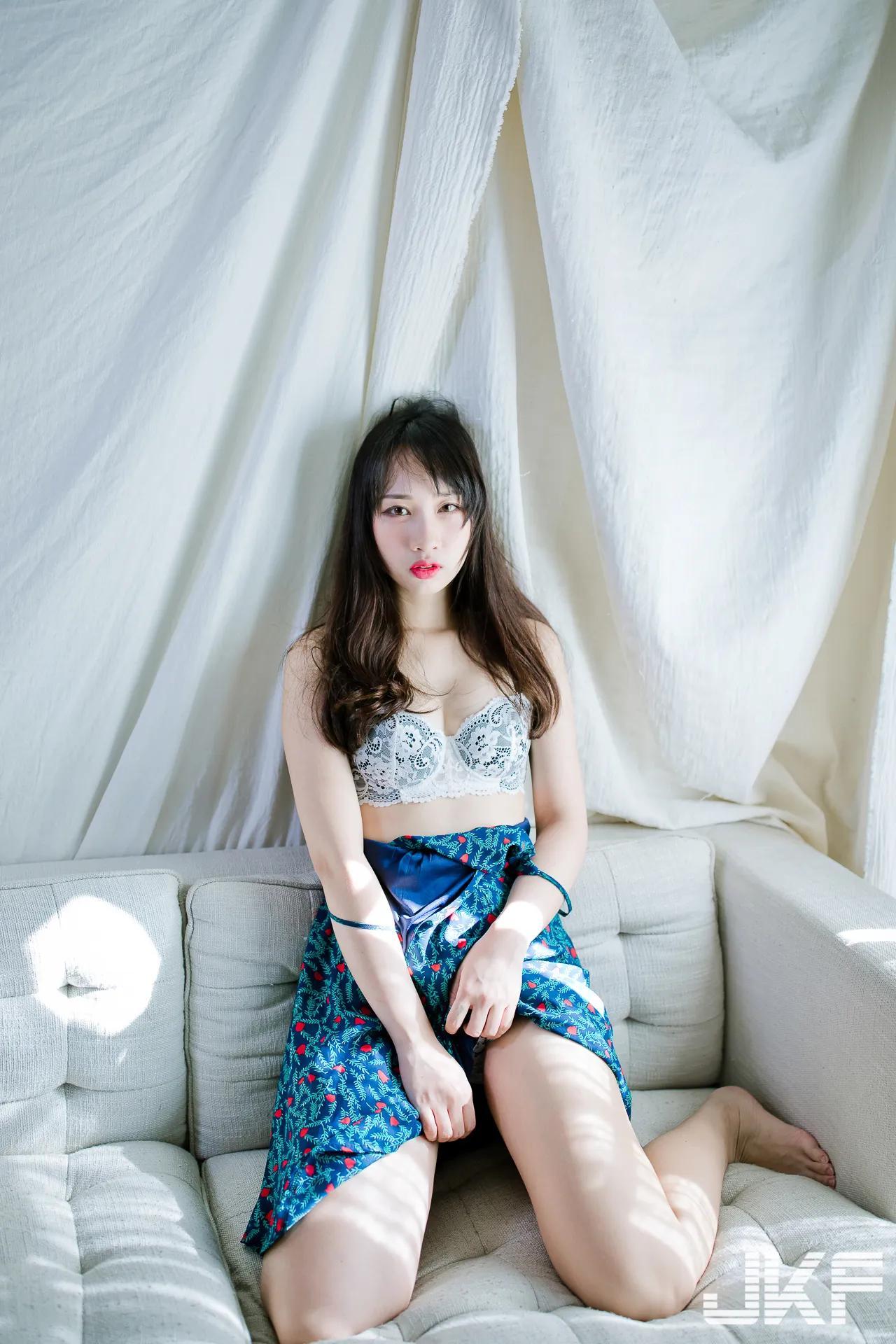 极致年轻白皙肉体「岑晴晴sunny」，让人会晕船的清新女友感(5)