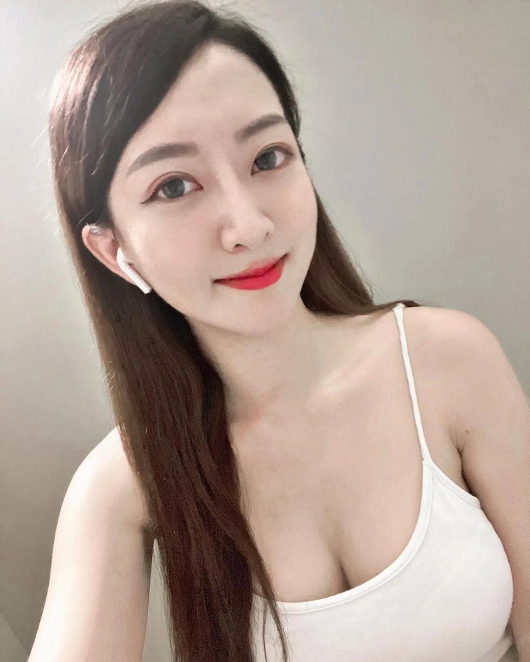 超凶猛「重机女神」啾啾前凸后翘马力十足！「丰满蜜桃」跑山路避震超优秀！-小湿妹图(2)