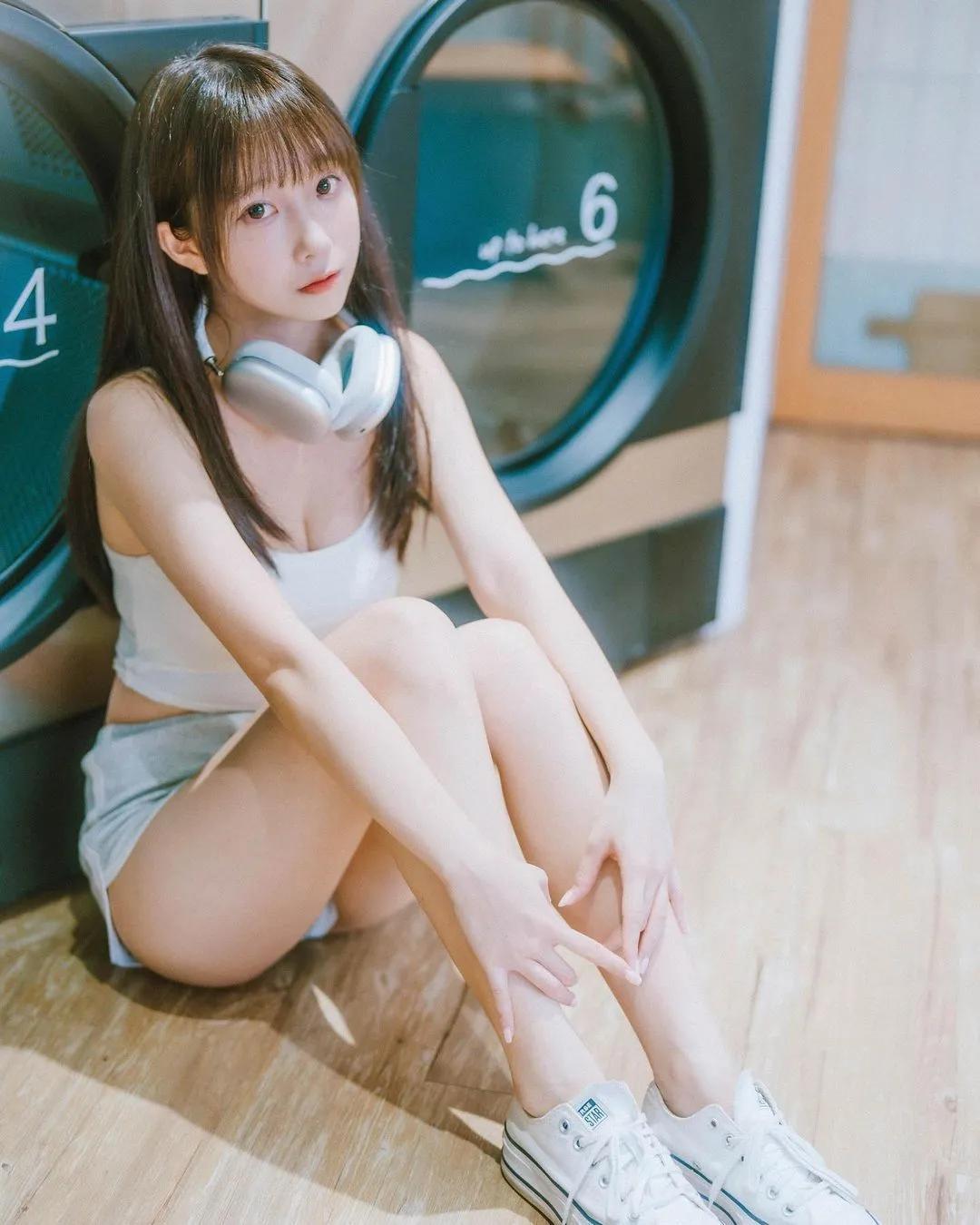 清秀女友「小孟」各种养眼画面 大秀身材没有极限(8)