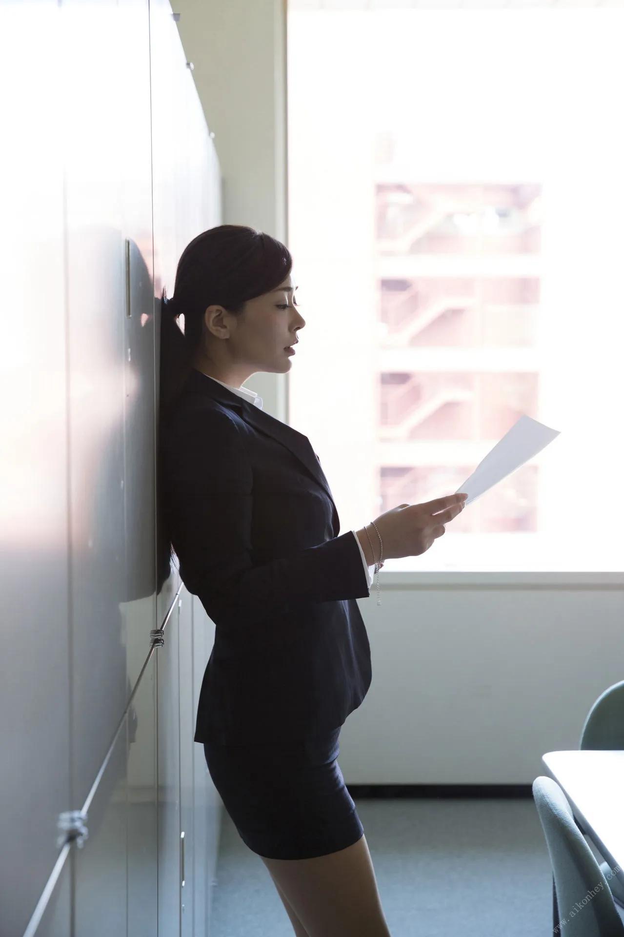 Chiaki Hiratsuka 平冢千瑛 - Married woman OL nude 人妻ＯＬヌード(2)