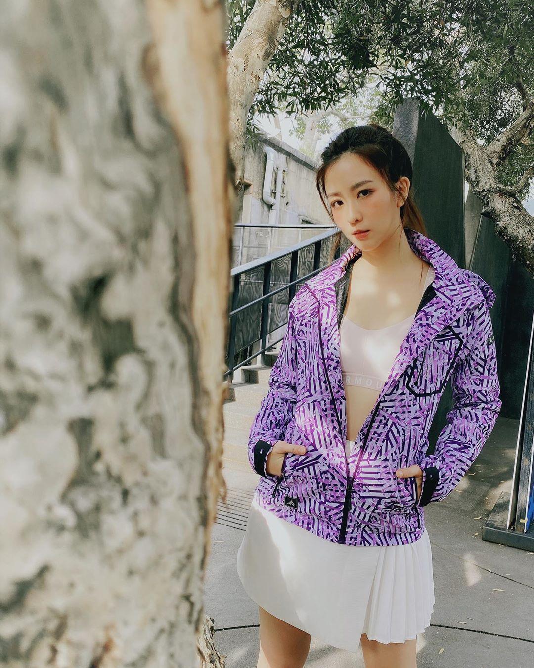 荒郊野溪竟然有这种穿著的美女 周晓涵(9)