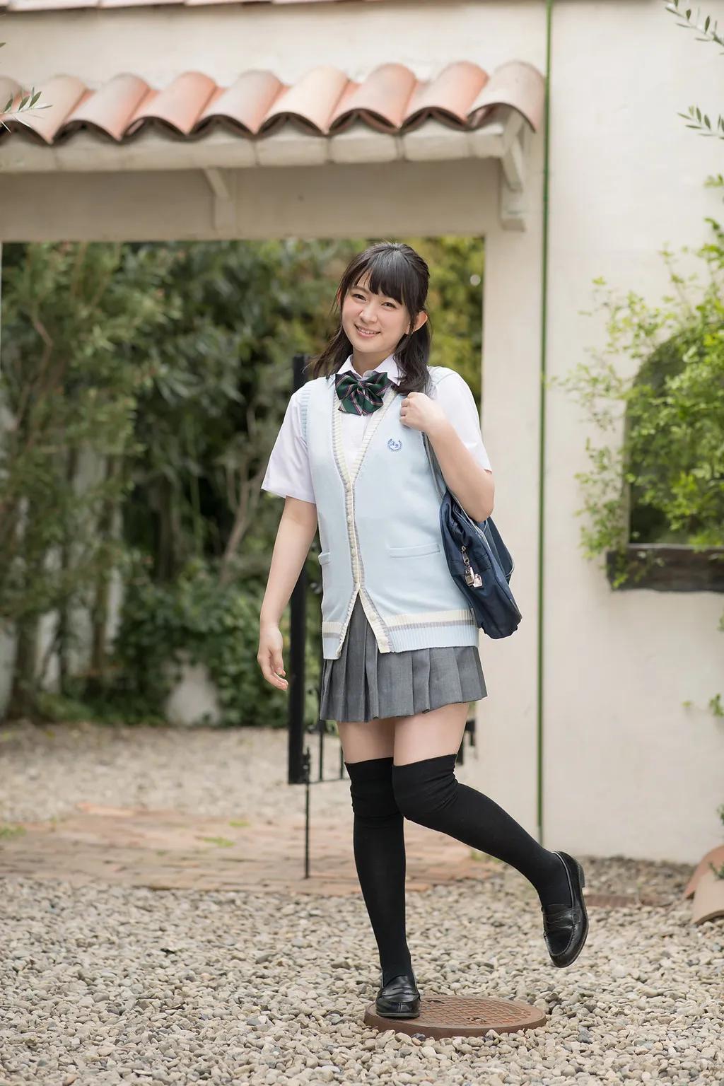 河村枫华 学生妹稚嫩身躯性感解放(1)