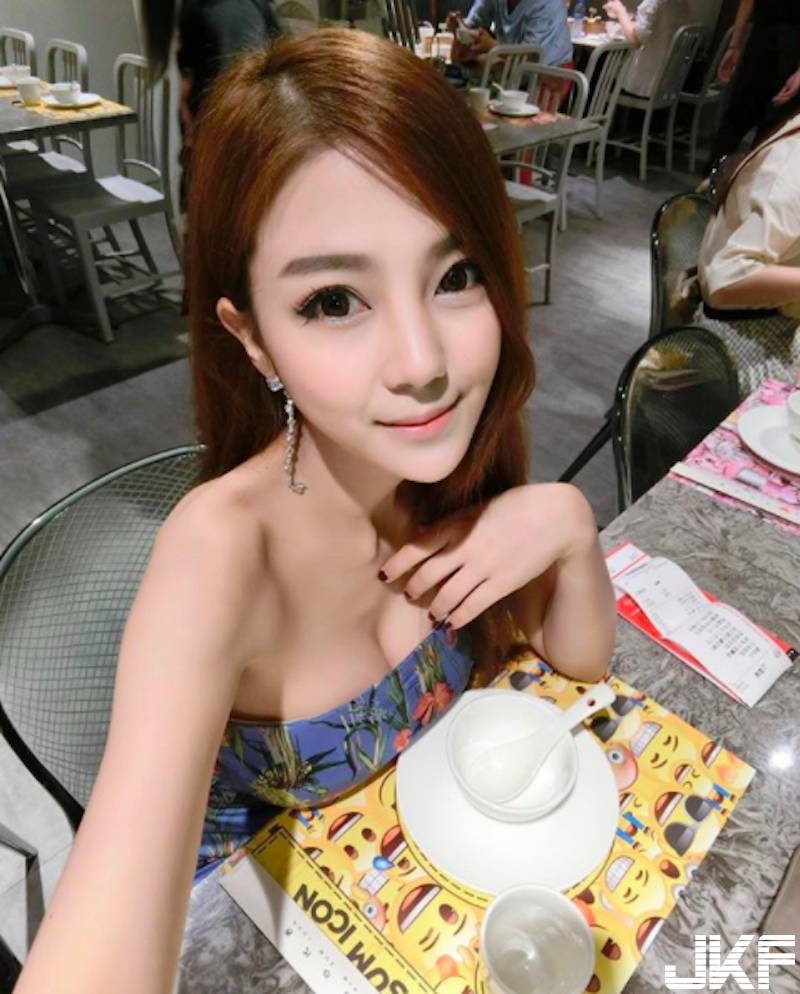 对面用餐「白嫩大奶妹」好可爱！下了泳池后「Ｓ曲线」火辣身材更诱人！-小湿妹图(26)