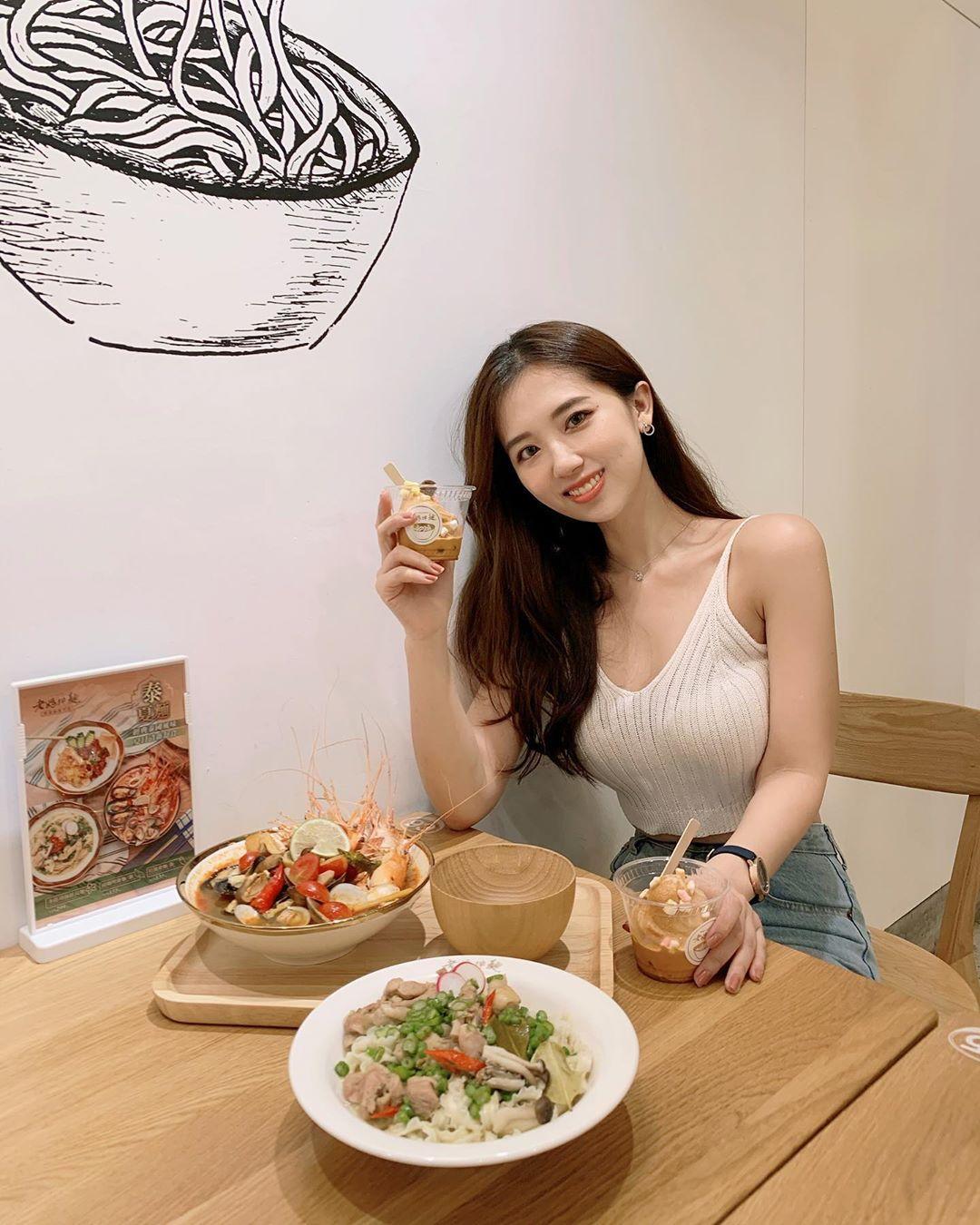 滑雪场爆乳妹夏天身材更OPEN~何蓁Chen Ho(6)