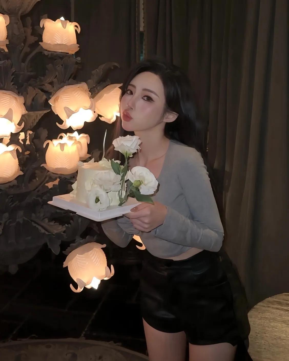 大奶妹 深V乳沟「欣培Mandy」相当吸睛(2)