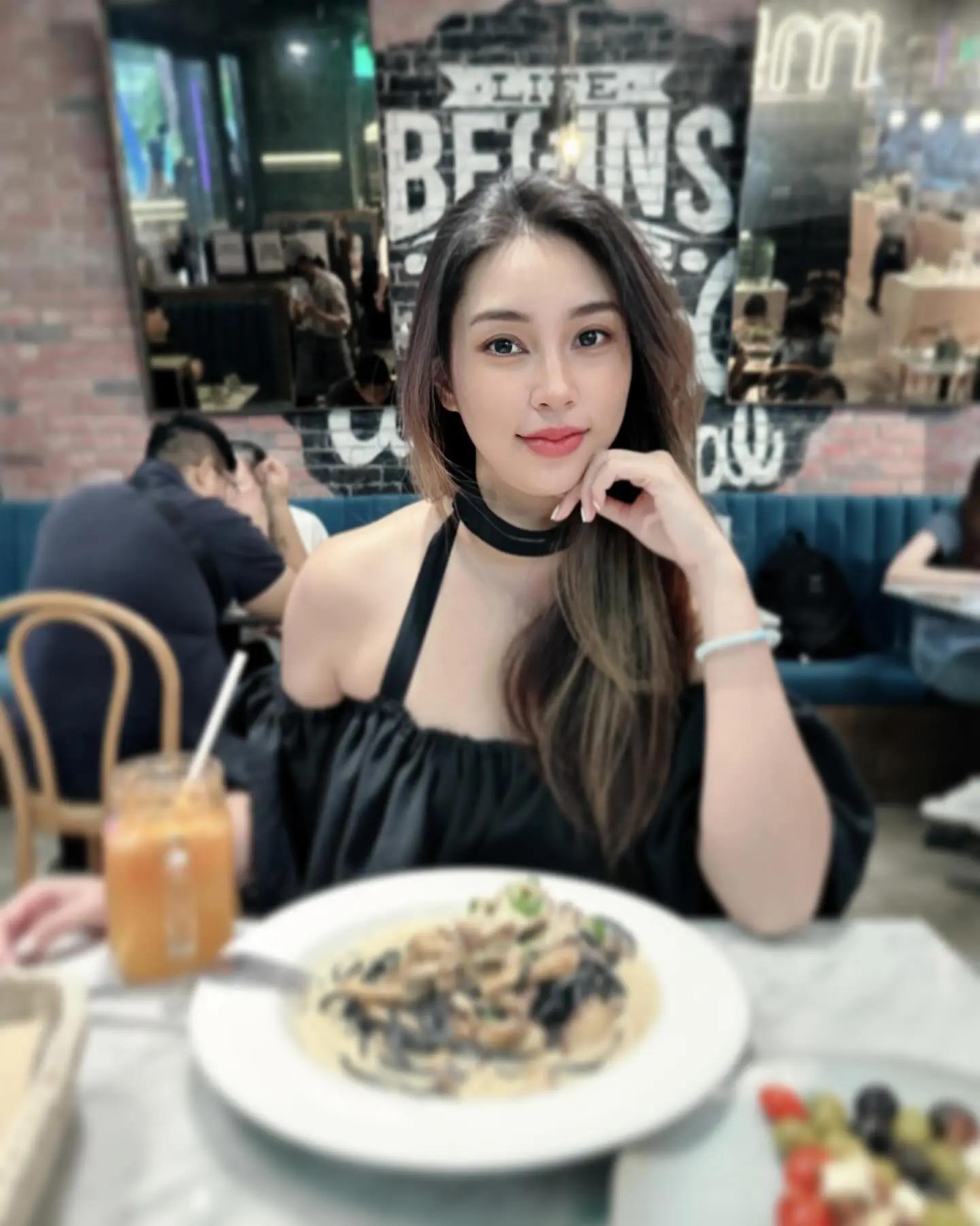 气质甜妹「Yuliana」身材不得了 画面好撩人(10)