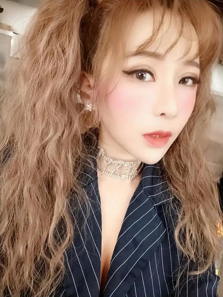 巨乳女神「Gilana 邱默默」超猛战服中路大开　一半奶球都暴露出来-小湿妹图(10)