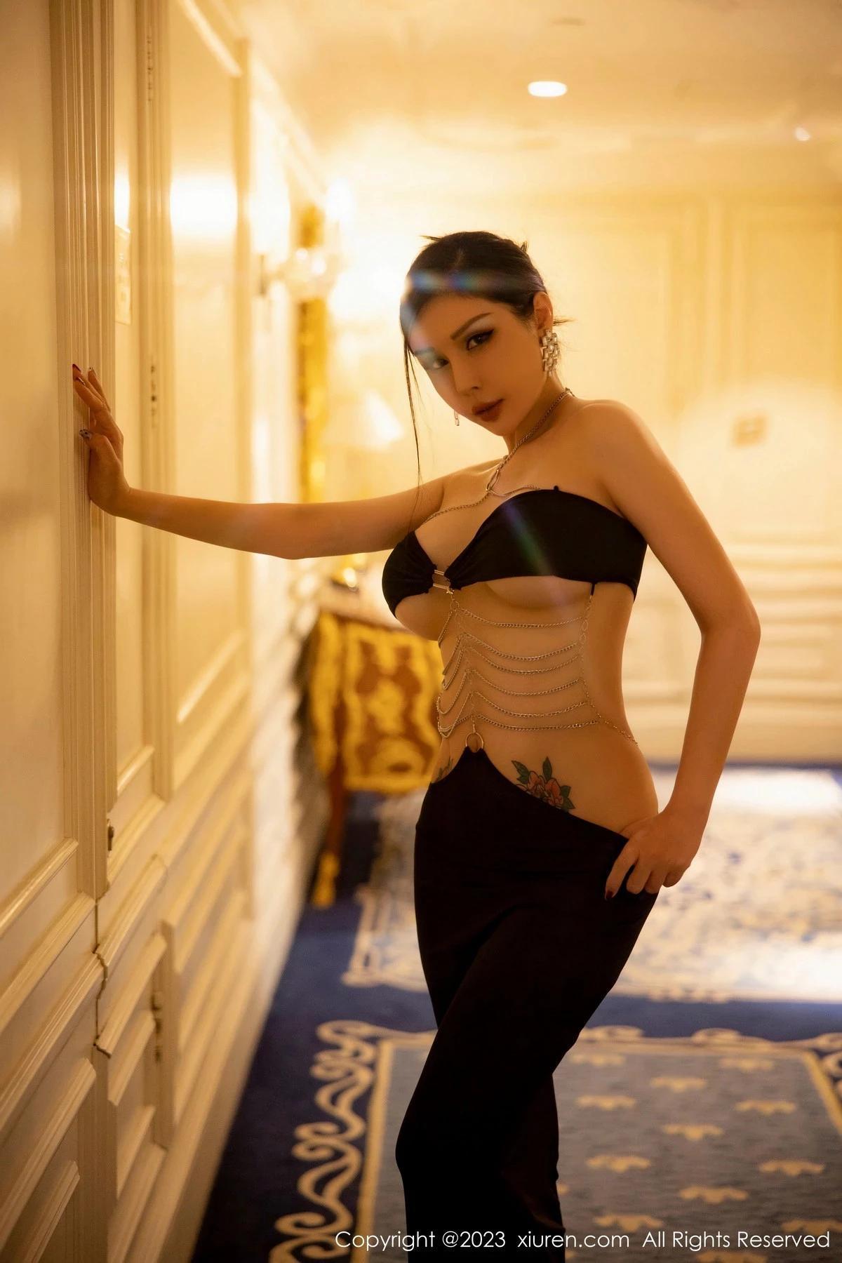 XiuRen第6304期_模特田冰冰私房性感黑色情趣長裙低胸秀惹火身材撩人誘惑寫真63P(22)