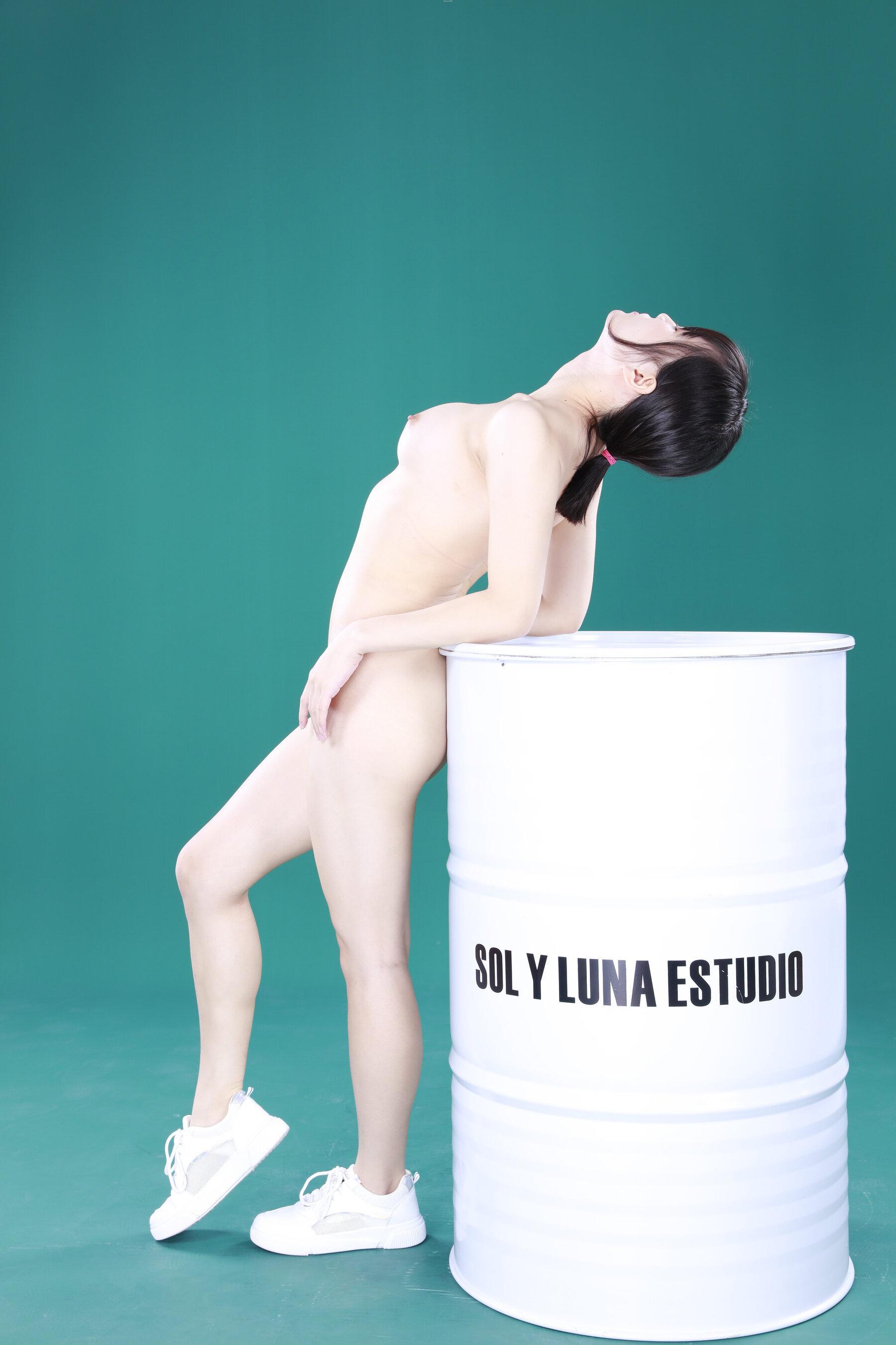 国模套图 国模小飒人体私拍套图(72)