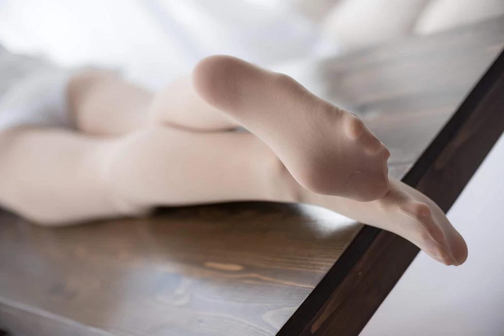 [愛花寫真]ALPHA010_白襯衣妹子居家白色高叉連體衣配白絲褲襪秀完美身材性感寫真149P(63)