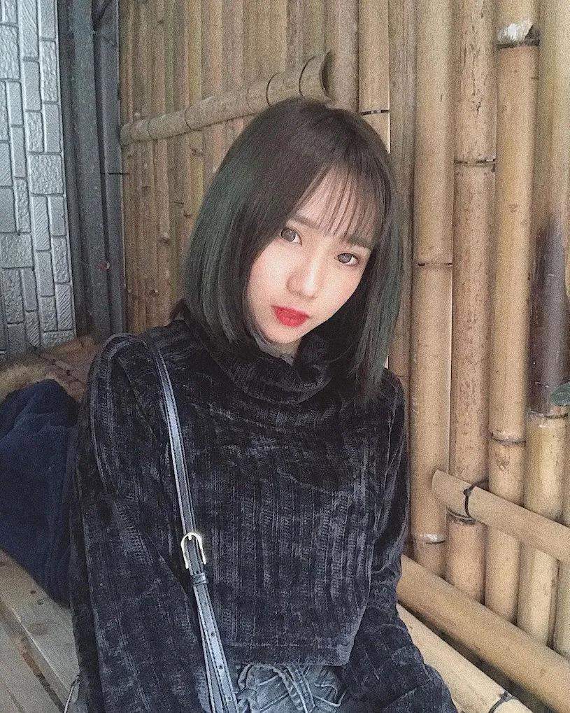 小只马萌妹「之心」示范小可爱穿搭照，低胸画面好让人害羞！(7)