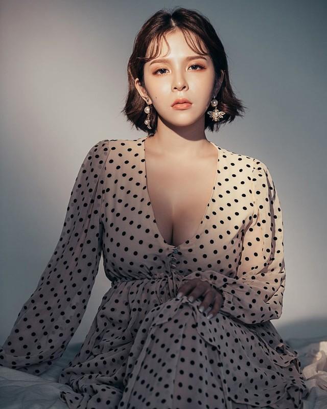 峇里岛旅馆解开比基尼上衣饱满巨蛋呼之欲出(11)