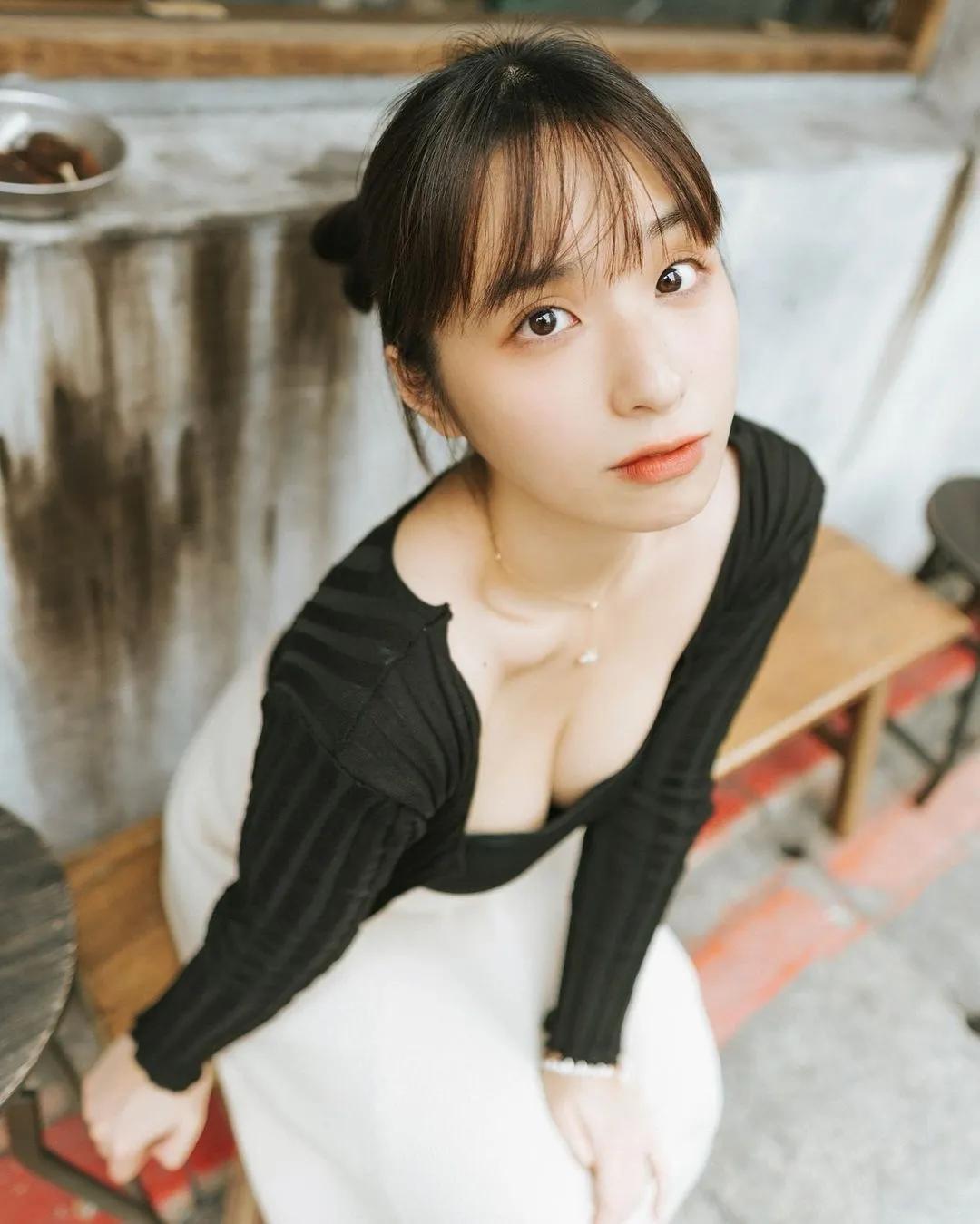 火辣网红「苹苹澎澎」浓厚奶沟深又长 乳弹威力强大挡不住(2)