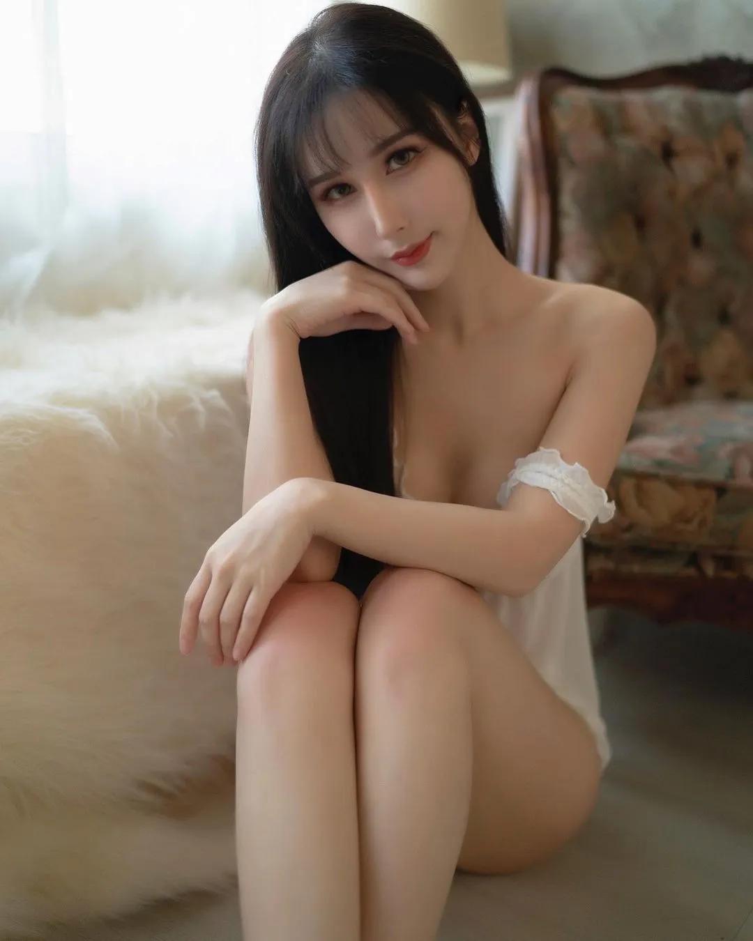 性感正妹「梦梦MonMon」爆乳邀你启航！贴身礼服秀「曼妙Ｓ曲线」！(13)