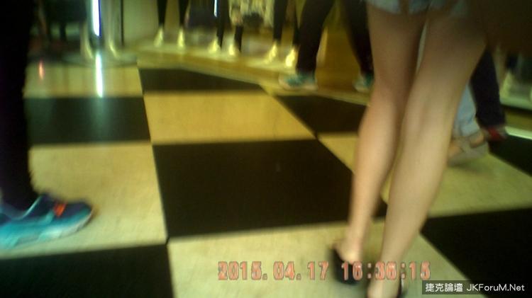 街拍美腿唷回应热烈续发图(16)