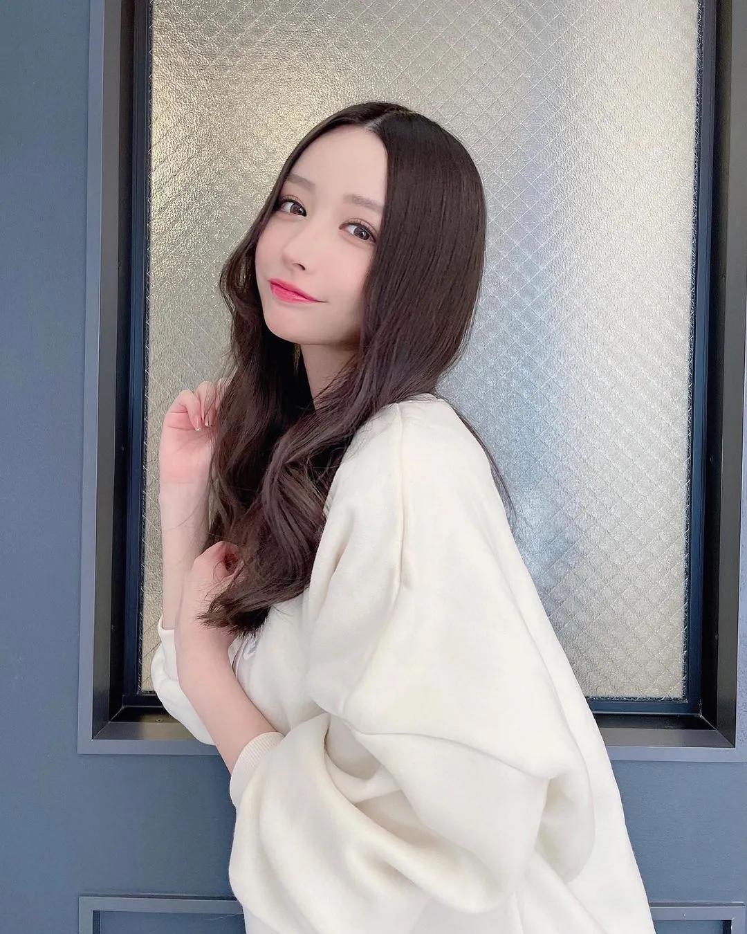 超级隐乳姊姊「衣世イヨ」衣服一脱迸出G奶　真的太会藏啦！(11)