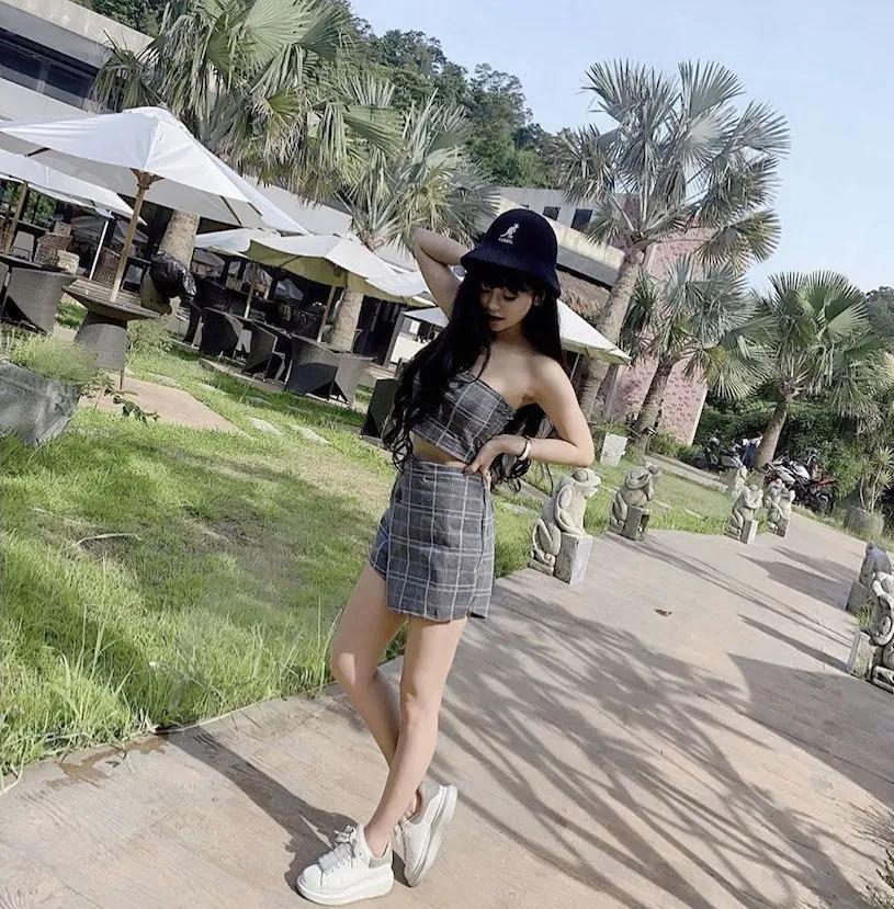 正妹甜心「平口装的深沟」充满超深吸引力～衣橱甜甜宝(5)