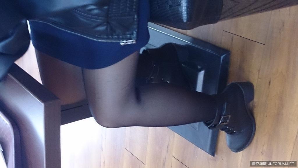 早餐桌前的妹妹(8)