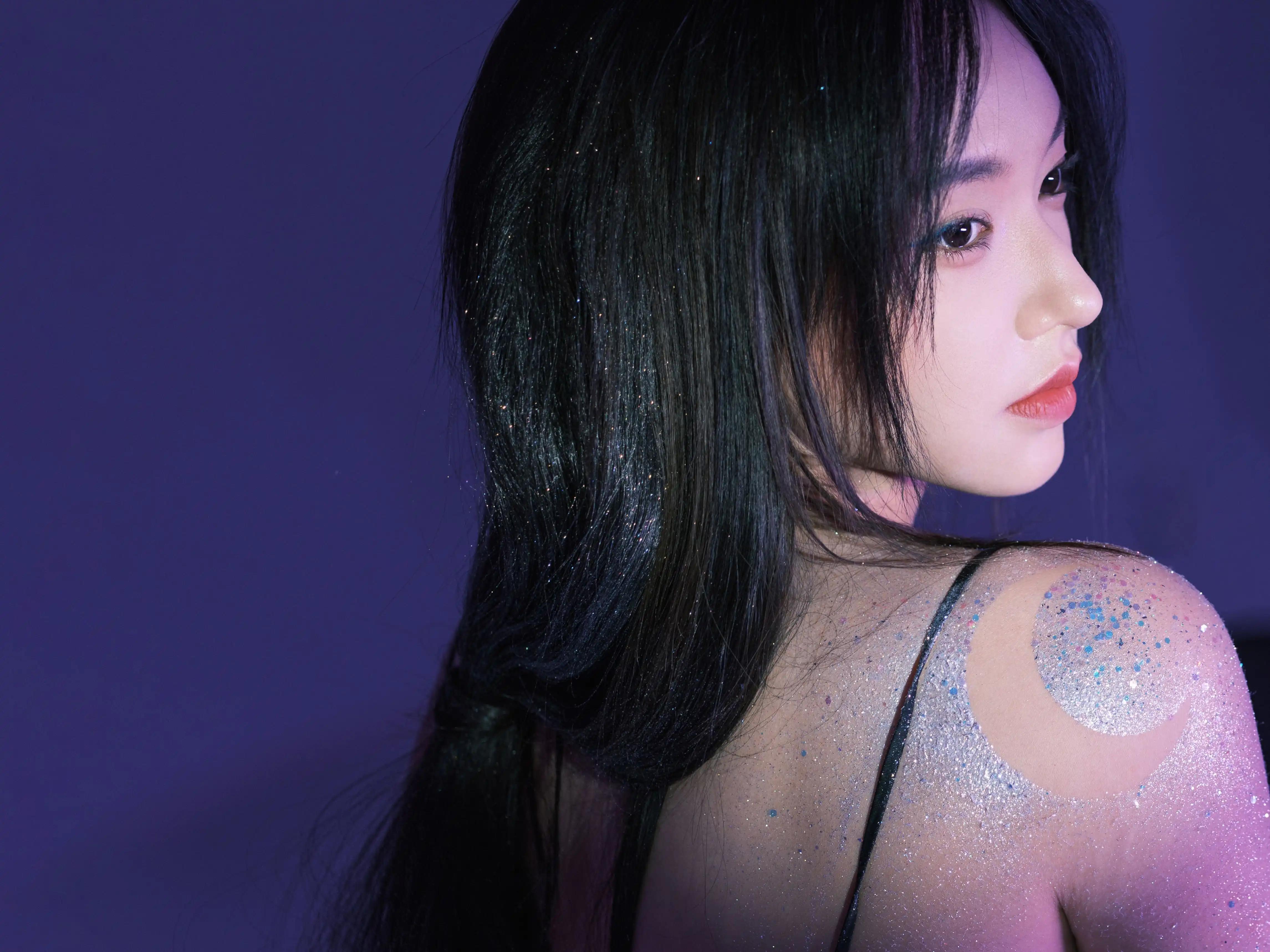 借清秋的夜，揽一池星河如梦—程潇[高清套图](1)